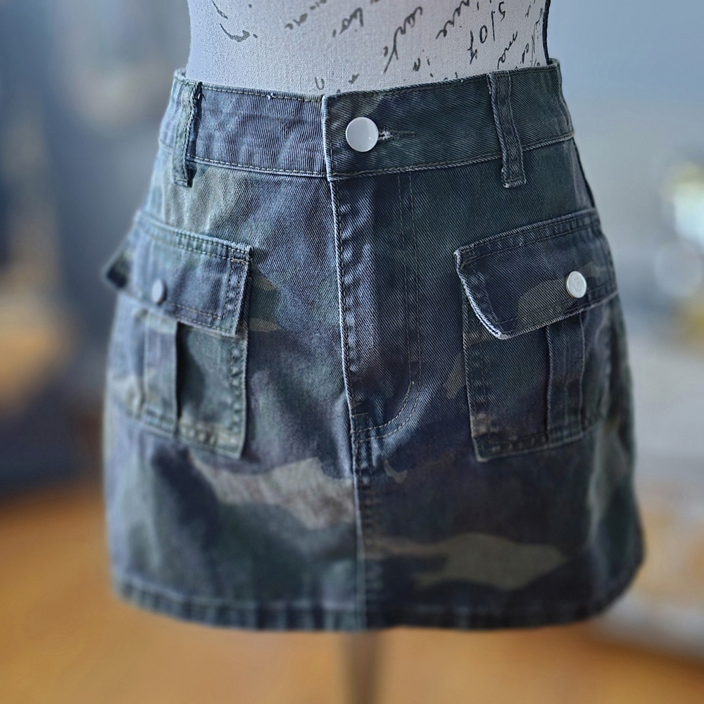 Camouflage Mini Skirt with Pockets XS